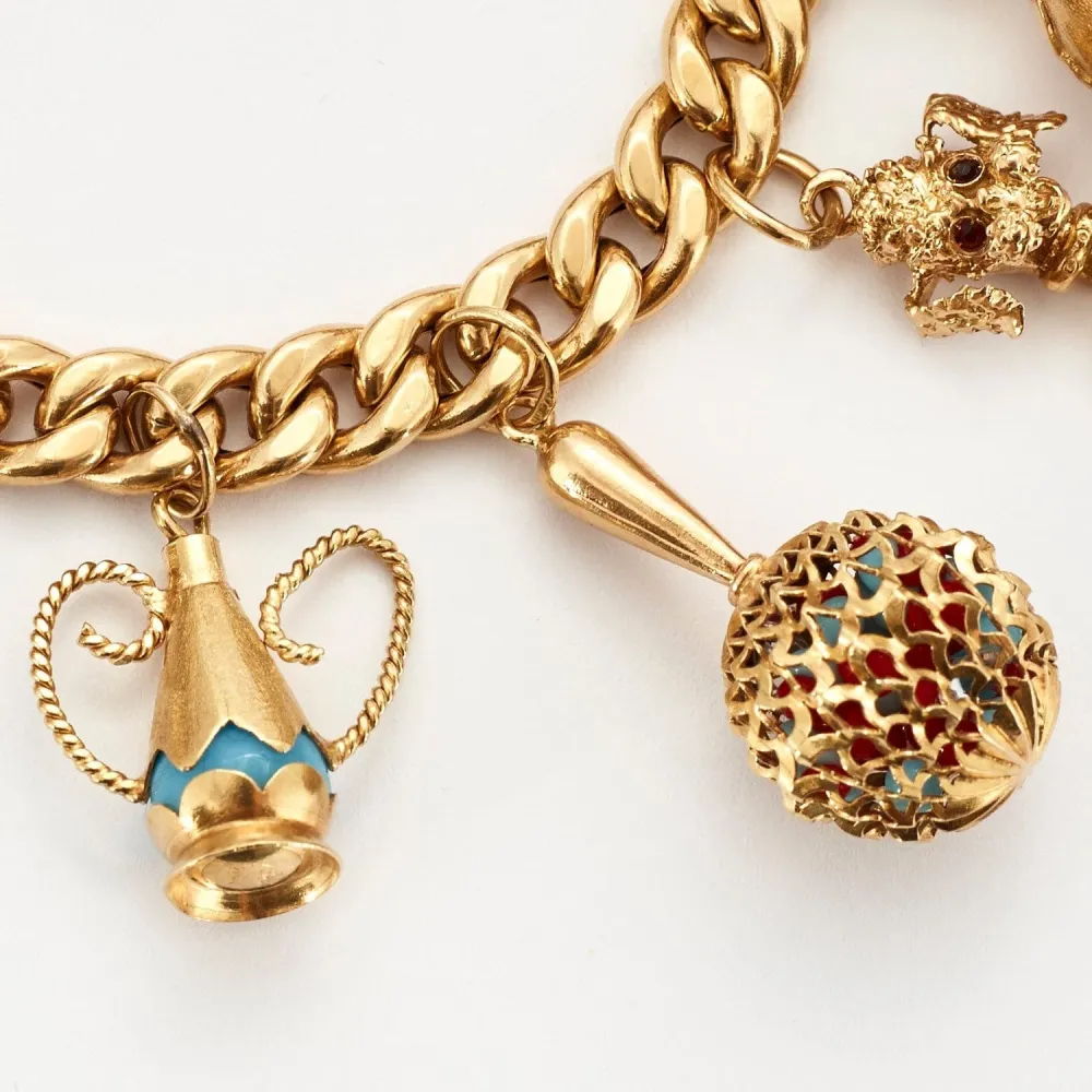 Important Curb bracelet and tassels yellow verguld