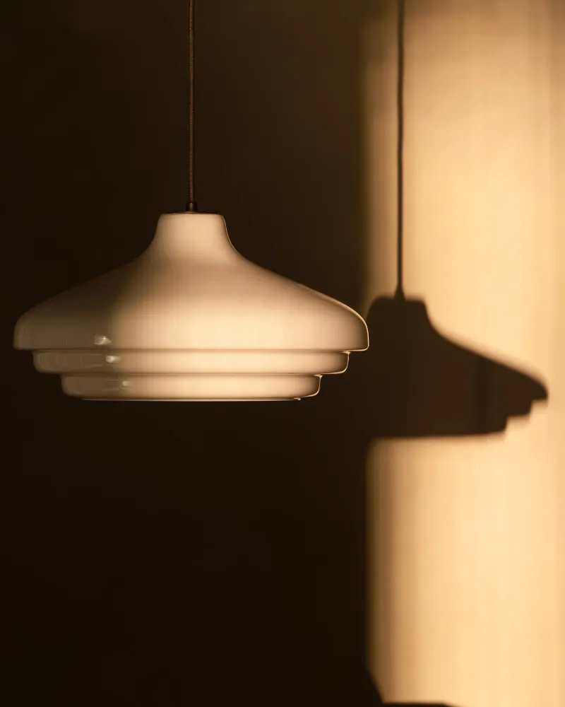 Gecentreerde Brookfield Grote Hanglamp Opaalglas - Brons