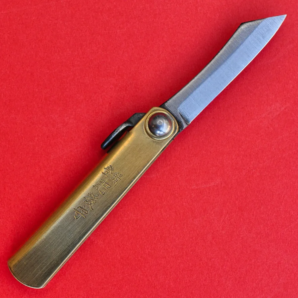 NAGAO HIGONOKAMI knife bluesteel geel koper 54mm
