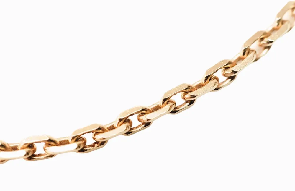 Diamond-cut curb chain met chipbreker