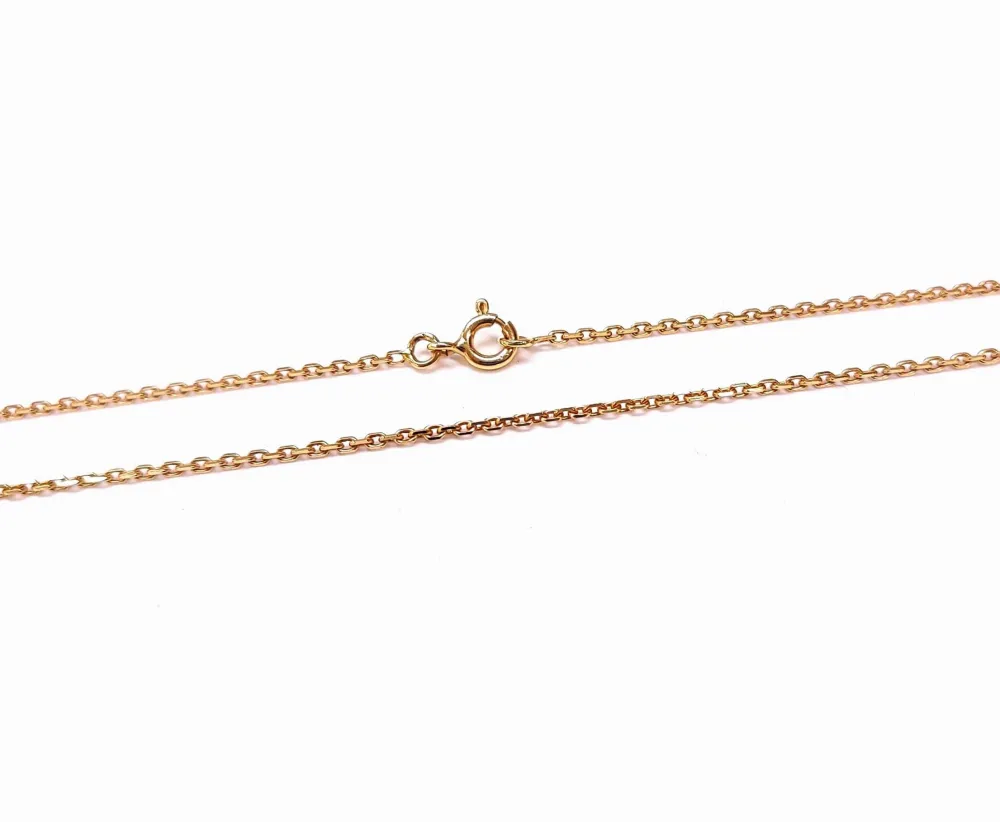 Diamond-cut curb chain met chipbreker