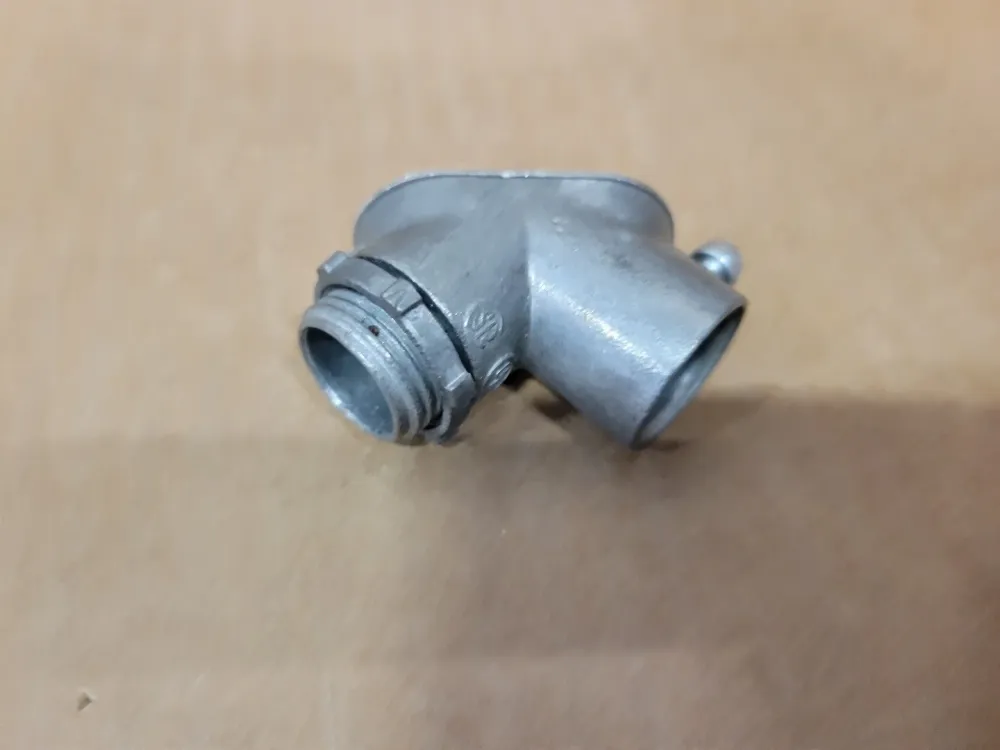 1/2", 90 Deg. Pull Elbow CI5204 (Box 10)
