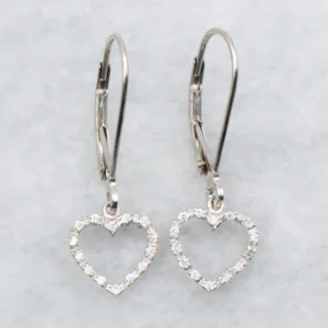 Heart Shaped Diamond Drop Earrings voor beton en steen