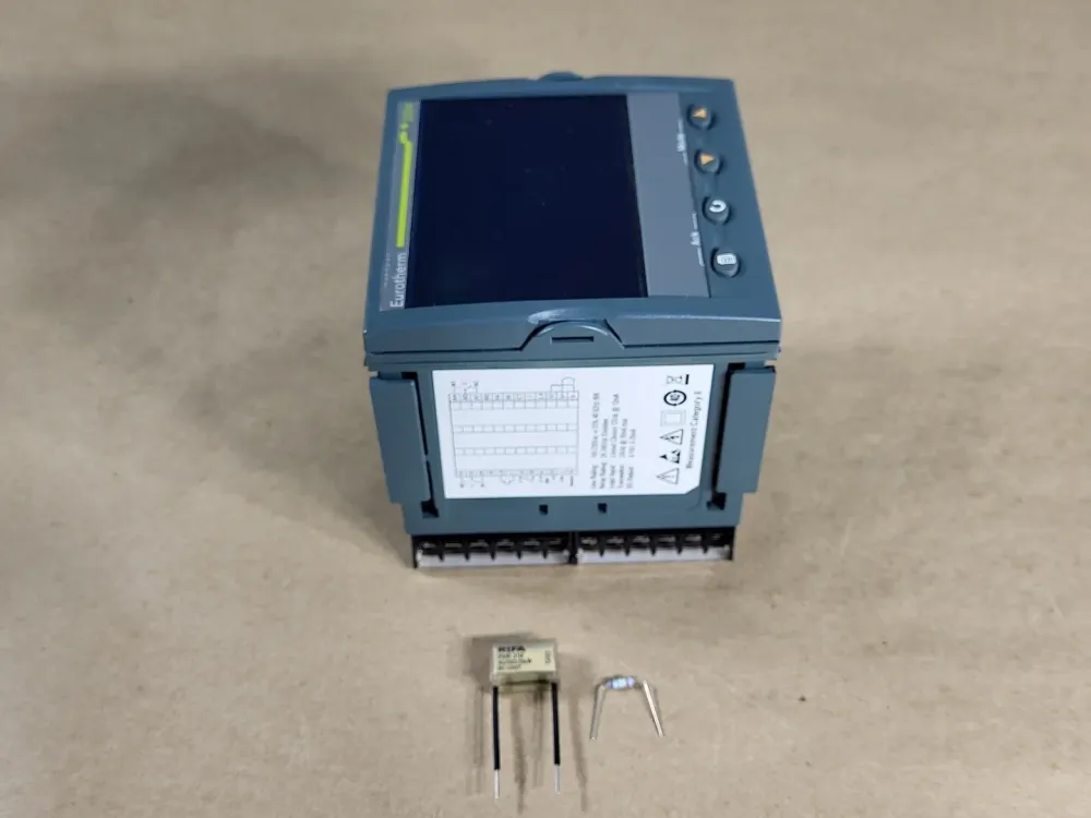 Industrieel Gecertificeerd Eurotherm Temperature Controller 3204I/FM/VH/RXDX/R/XXX/G/ENG/ENG