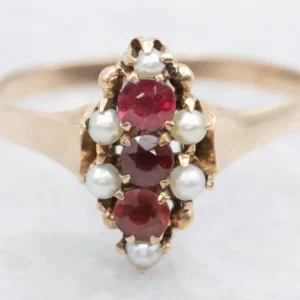 Antique Rose Gouden Ruby Doublet and Seed Pearl Ring met CE-Keurmerk