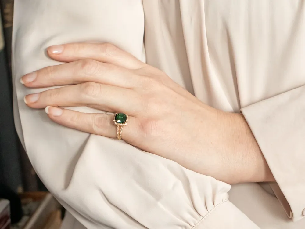 Appelgroen Tourmaline and Diamond Halo Ring met CE-Keurmerk