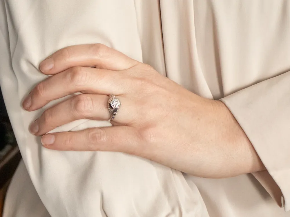 Art Deco Diamond and Sapphire Engagement Ring met CE-Keurmerk