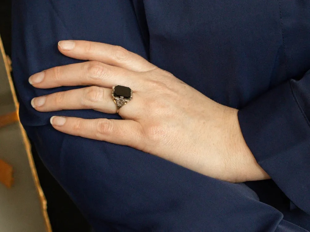 Art Deco Etched Gold Ravenzwart Onyx Statement Ring - DIN Norm