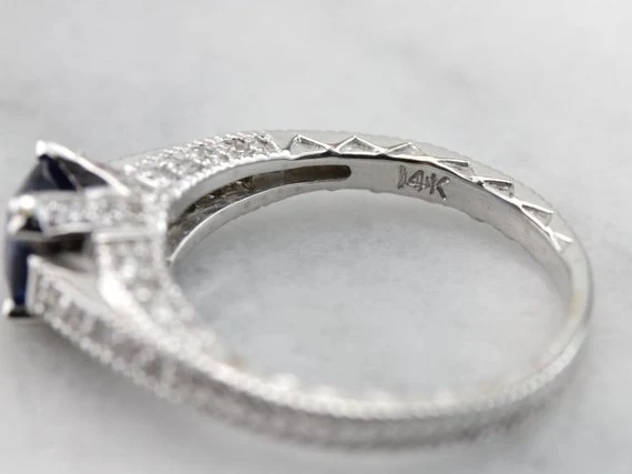 Brilliant Blauw Sapphire and Diamond Engagement Ring