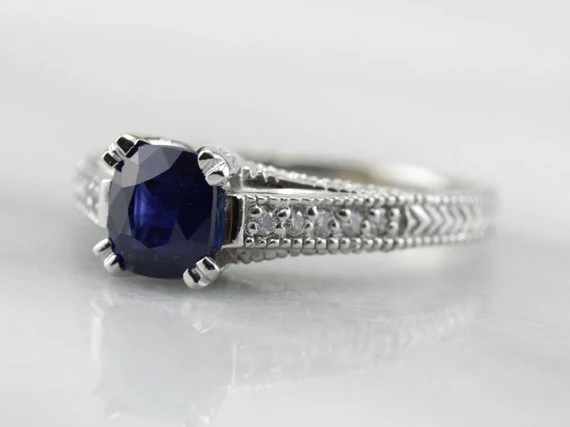 Brilliant Blauw Sapphire and Diamond Engagement Ring