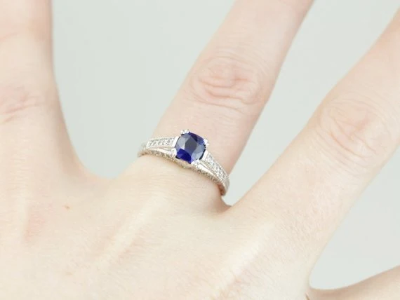 Brilliant Blauw Sapphire and Diamond Engagement Ring