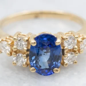 Classic Sapphire and Diamond Ring Yellow Goud
