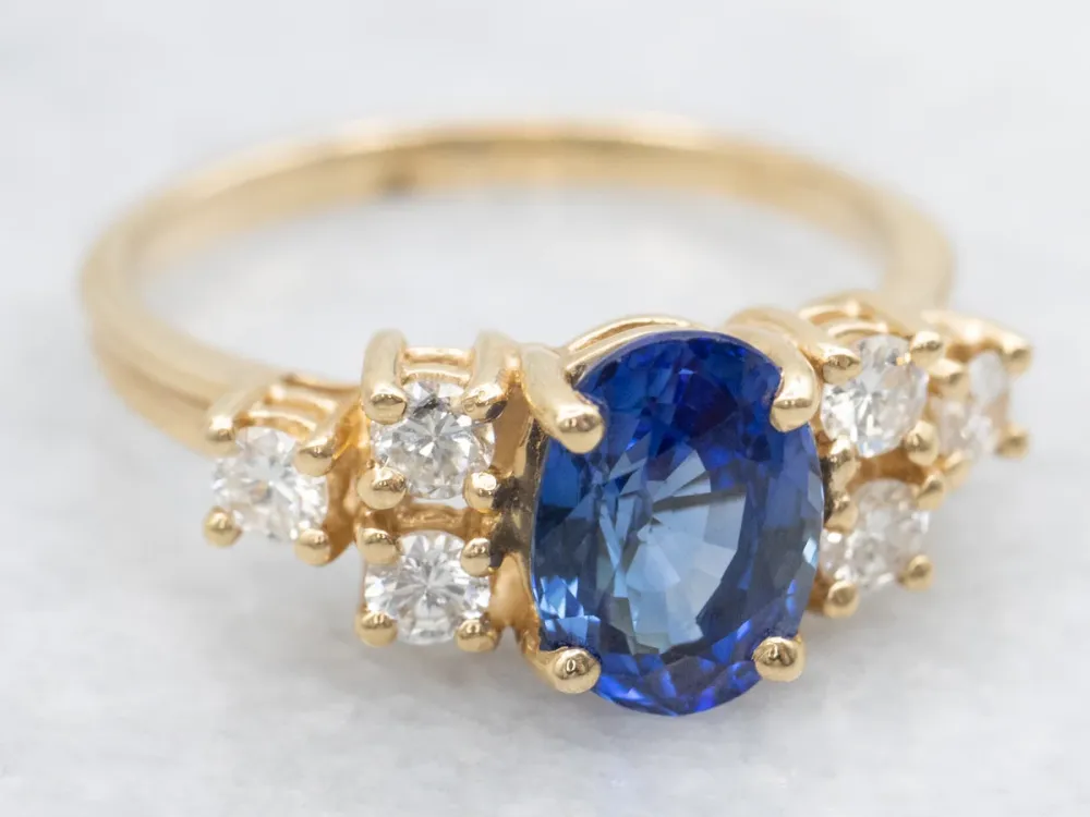 Classic Sapphire and Diamond Ring Yellow Goud