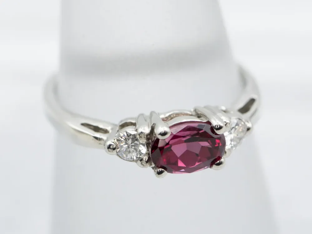 East to West Rhodolite Garnet and Diamond Ring met CE-Keurmerk