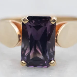 Emerald Cut Pruimenpaars Spinel Solitaire Ring