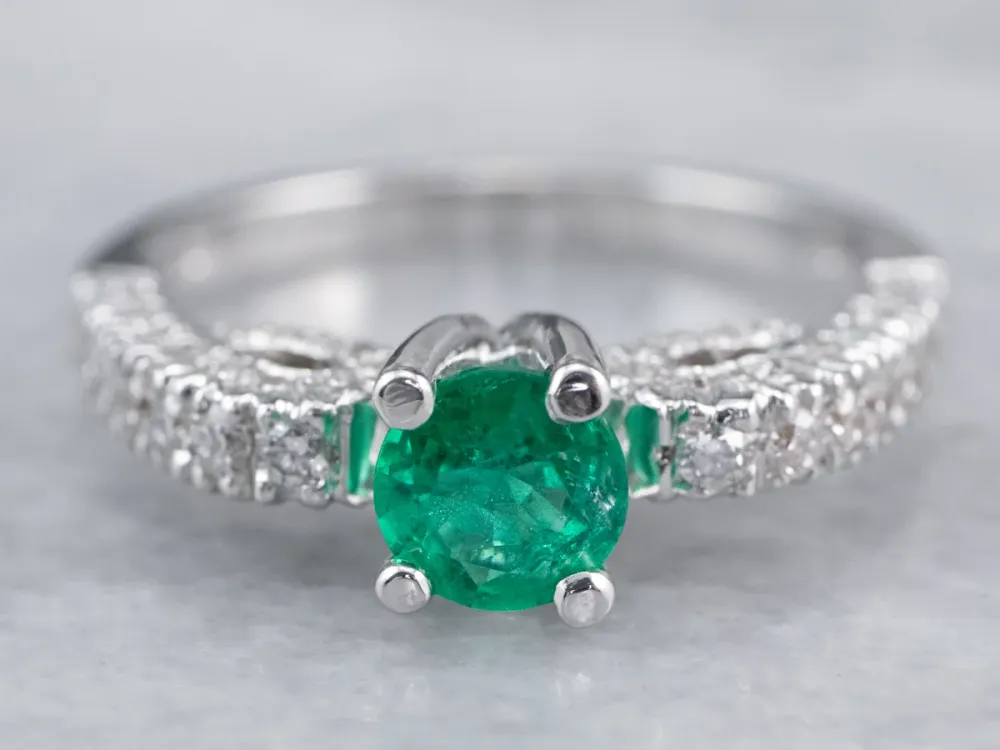 Emerald and Diamond 18K Sneeuwwit Gold Ring