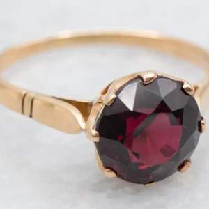 Garnet Solitaire Ring set Vintage Verguld Mounting
