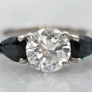 Gegalvaniseerd Platinum Diamond and Sapphire Engagement Ring