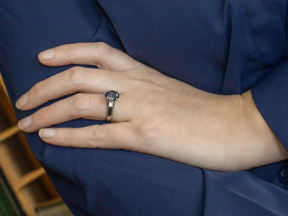 Gegalvaniseerd Platinum Sapphire and Diamond Anniversary Ring