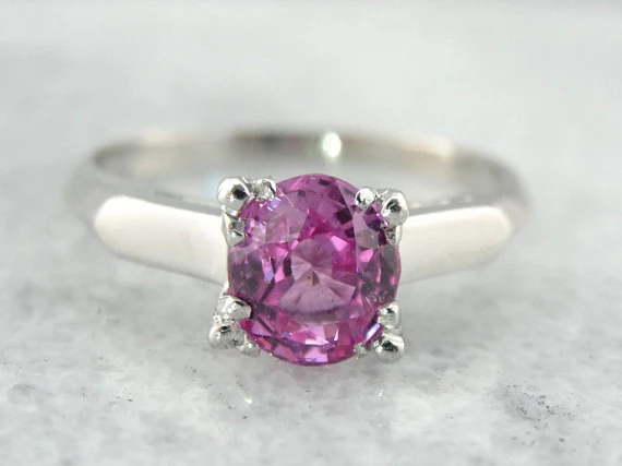 Gegalvaniseerd Rose Roze Sapphire Platinum Engagement Ring