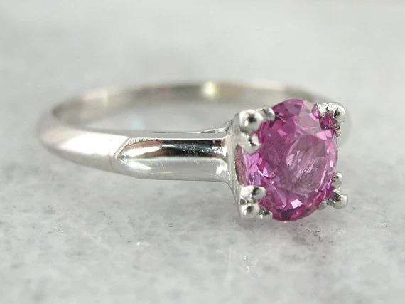 Gegalvaniseerd Rose Roze Sapphire Platinum Engagement Ring