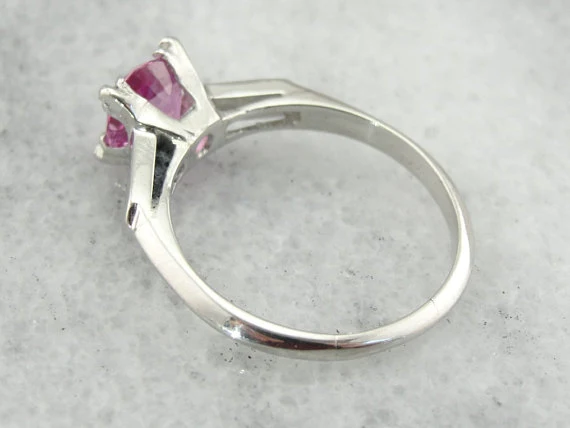 Gegalvaniseerd Rose Roze Sapphire Platinum Engagement Ring