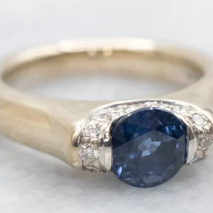 Gegalvaniseerd Sapphire and Diamond Engagement Ring