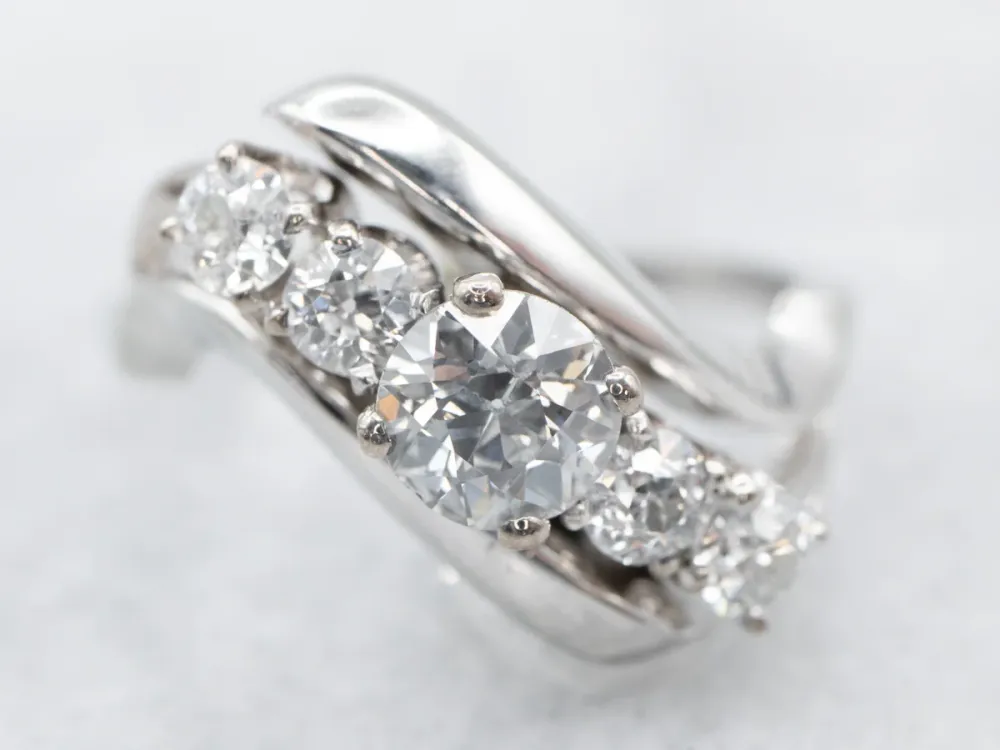Gegalvaniseerd Scrolling Diamond Bypass-Style Engagement Ring
