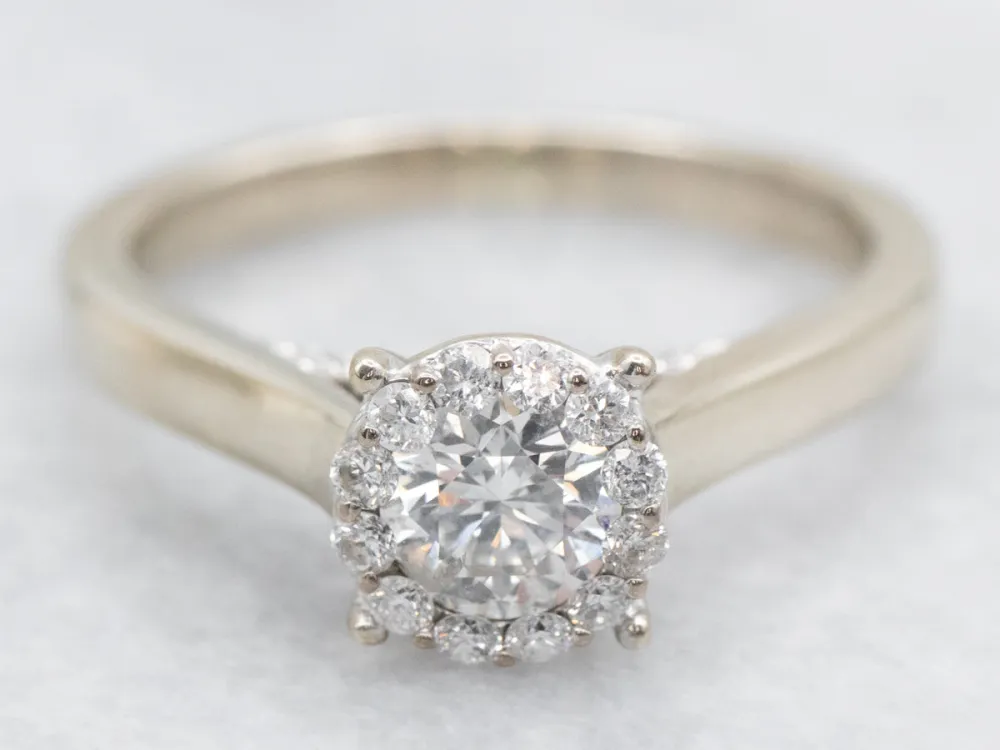 Gegalvaniseerd Stunning Round Brilliant Diamond Halo Engagement Ring