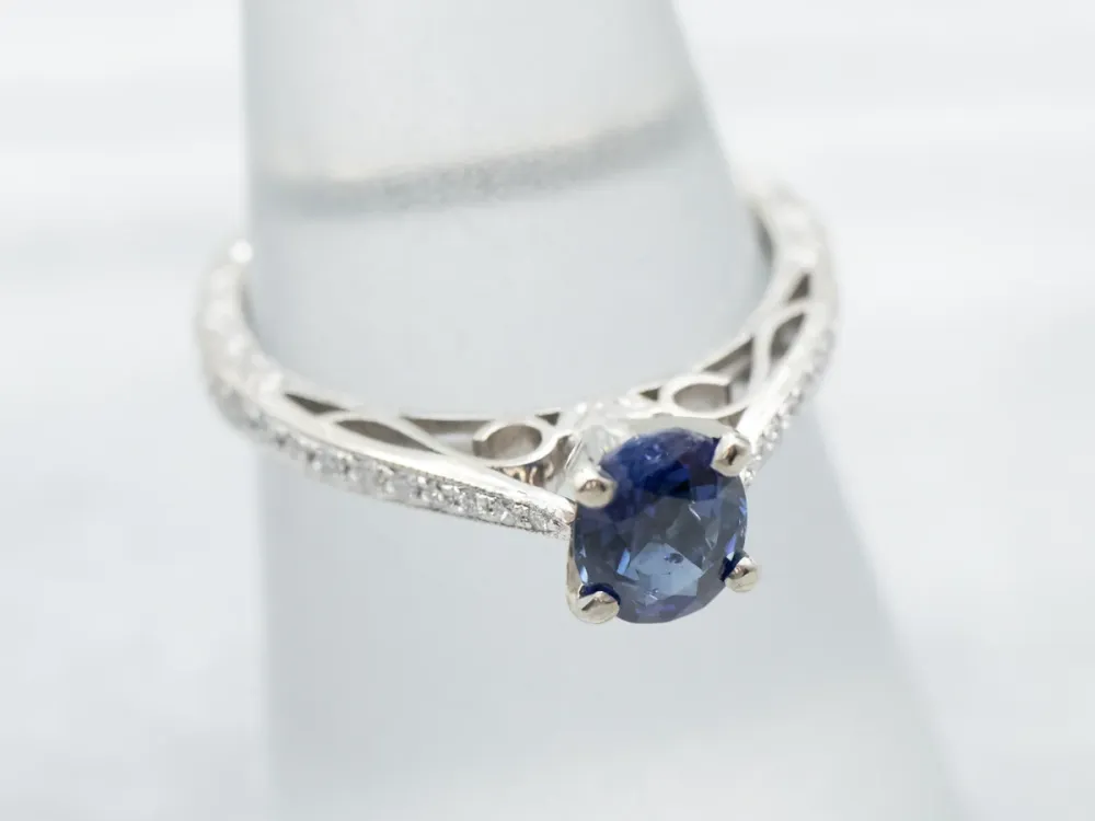 Gegalvaniseerd Stunning Sapphire and Diamond Engagement Ring