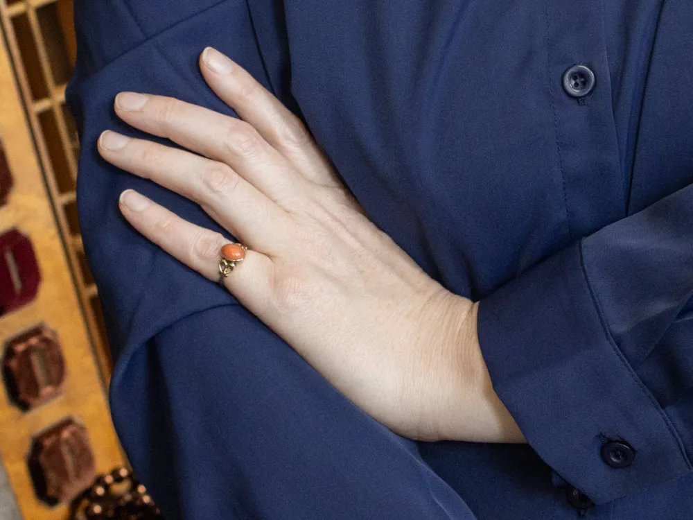 Gegalvaniseerd Victorian Revival Koraal and Gold Ring