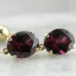 Grape Garnet and Antique Etched Gouden Bar: Drop Earrings