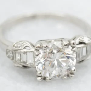 Industrieel Zwaar Belast 1950s Platinum and Diamond Encrusted Engagement Ring