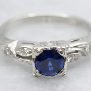 Industrieel Zwaar Belast 1950s Sapphire and Diamond Engagement Ring
