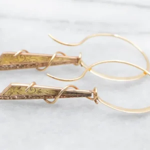 Industrieel Zwaar Belast Mixed Era Etched Scrolling Goud Drop Earrings