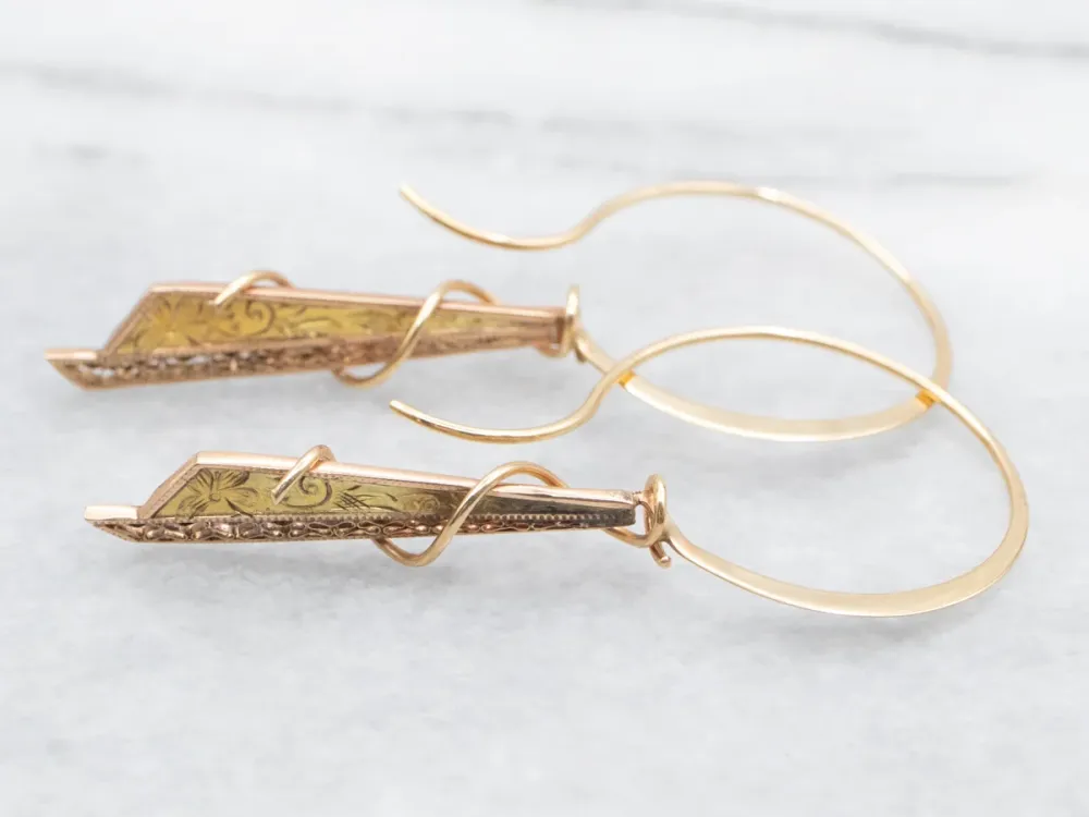 Industrieel Zwaar Belast Mixed Era Etched Scrolling Goud Drop Earrings
