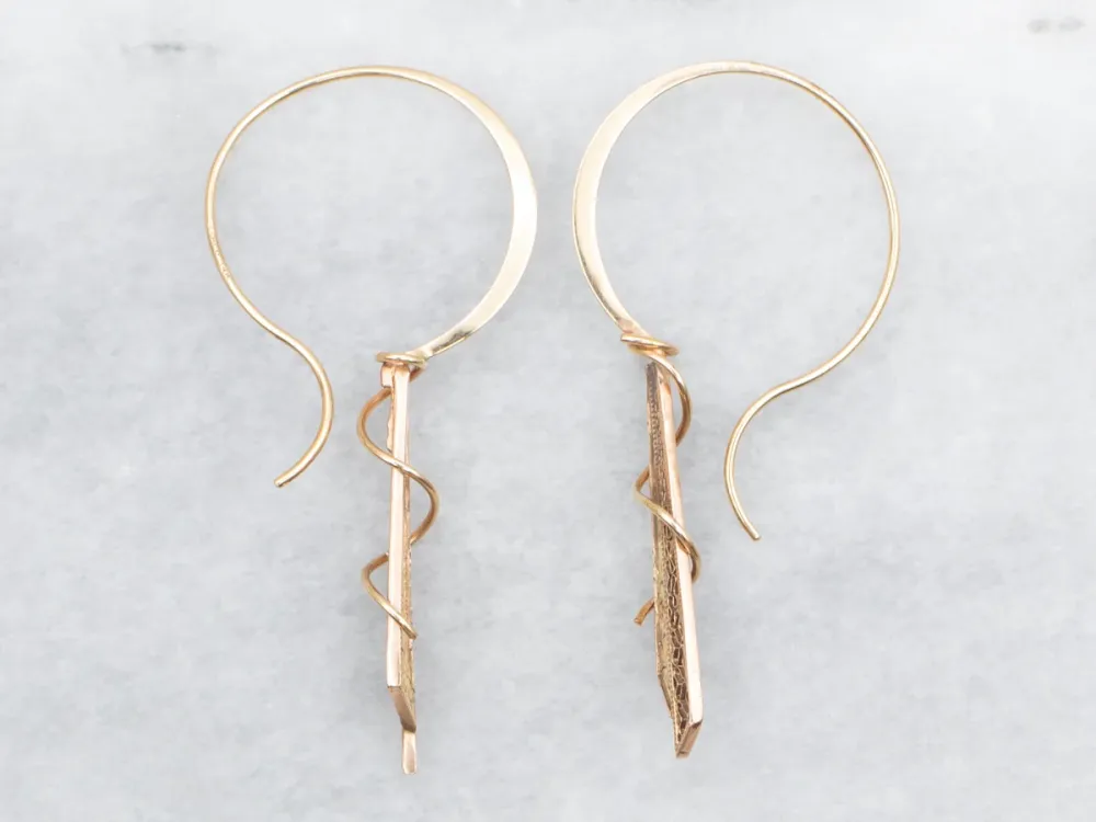 Industrieel Zwaar Belast Mixed Era Etched Scrolling Goud Drop Earrings