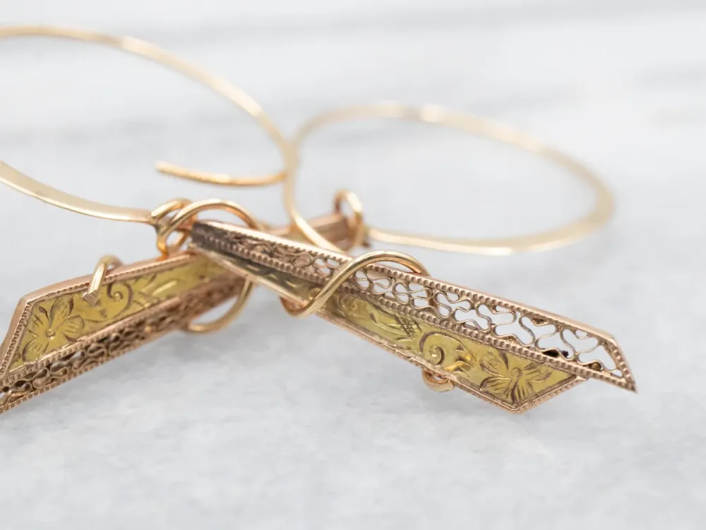 Industrieel Zwaar Belast Mixed Era Etched Scrolling Goud Drop Earrings