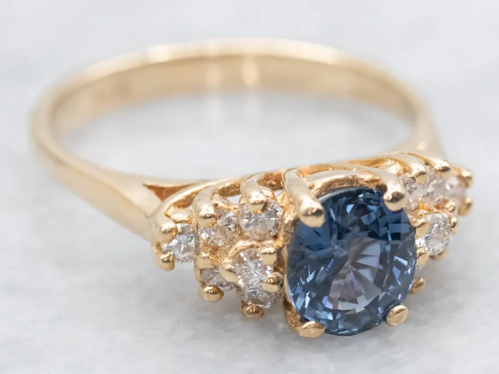 Industrieel Zwaar Belast Oval-Cut Sapphire and Diamond Engagement Ring