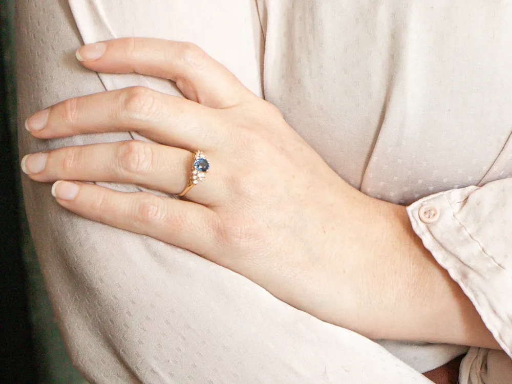 Industrieel Zwaar Belast Oval-Cut Sapphire and Diamond Engagement Ring