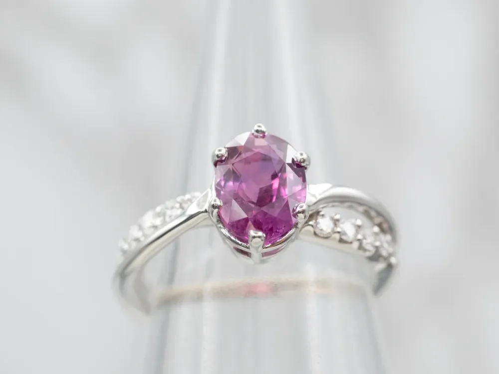 Industrieel Zwaar Belast Pretty Framboos Sapphire and Diamond Engagement Ring