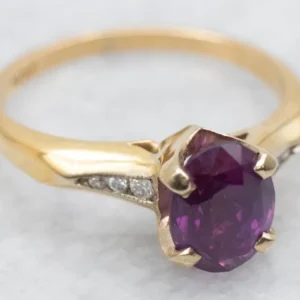 Industrieel Zwaar Belast Pretty Plum Sapphire and Diamond Engagement Ring
