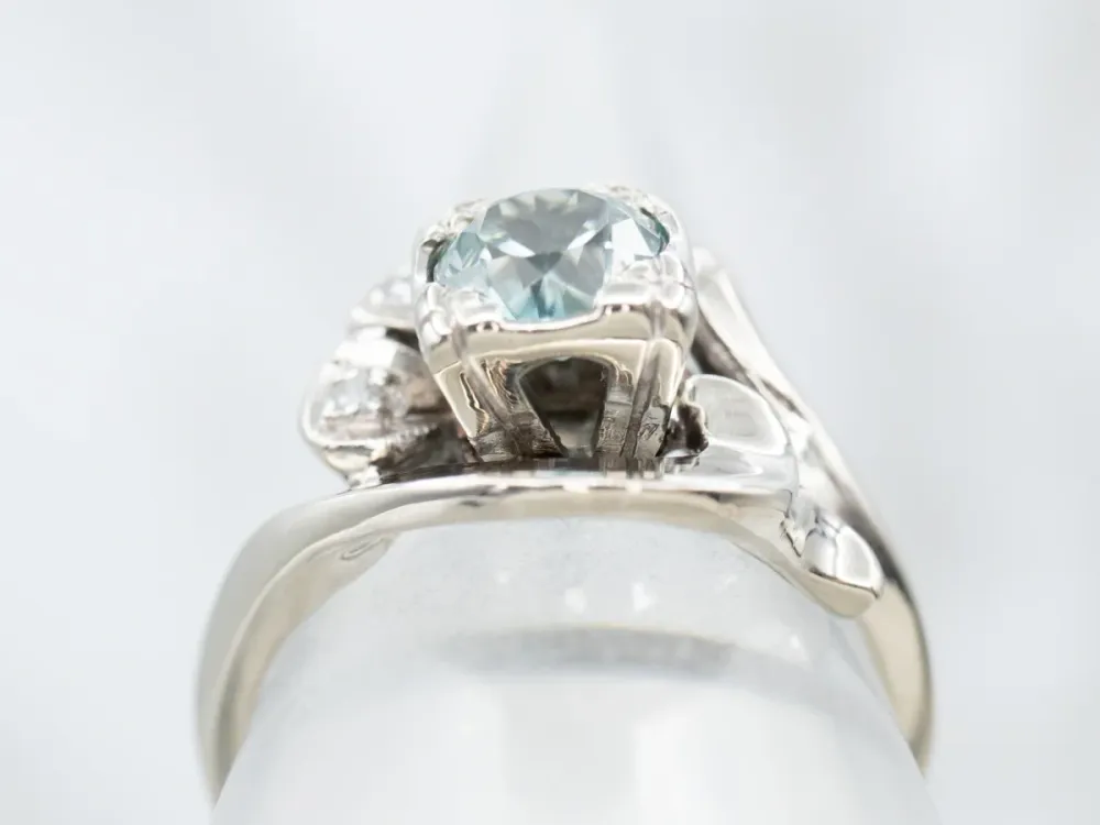 Industrieel Zwaar Belast Retro Era Zeeblauw Zircon and Diamond Bypass Ring