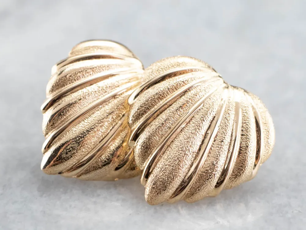 Industrieel Zwaar Belast Vintage Textured Heart Gouden Stud Earrings
