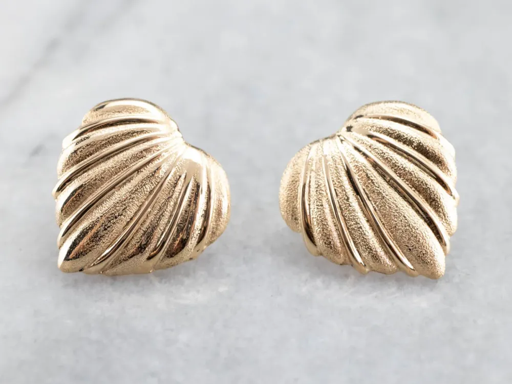 Industrieel Zwaar Belast Vintage Textured Heart Gouden Stud Earrings