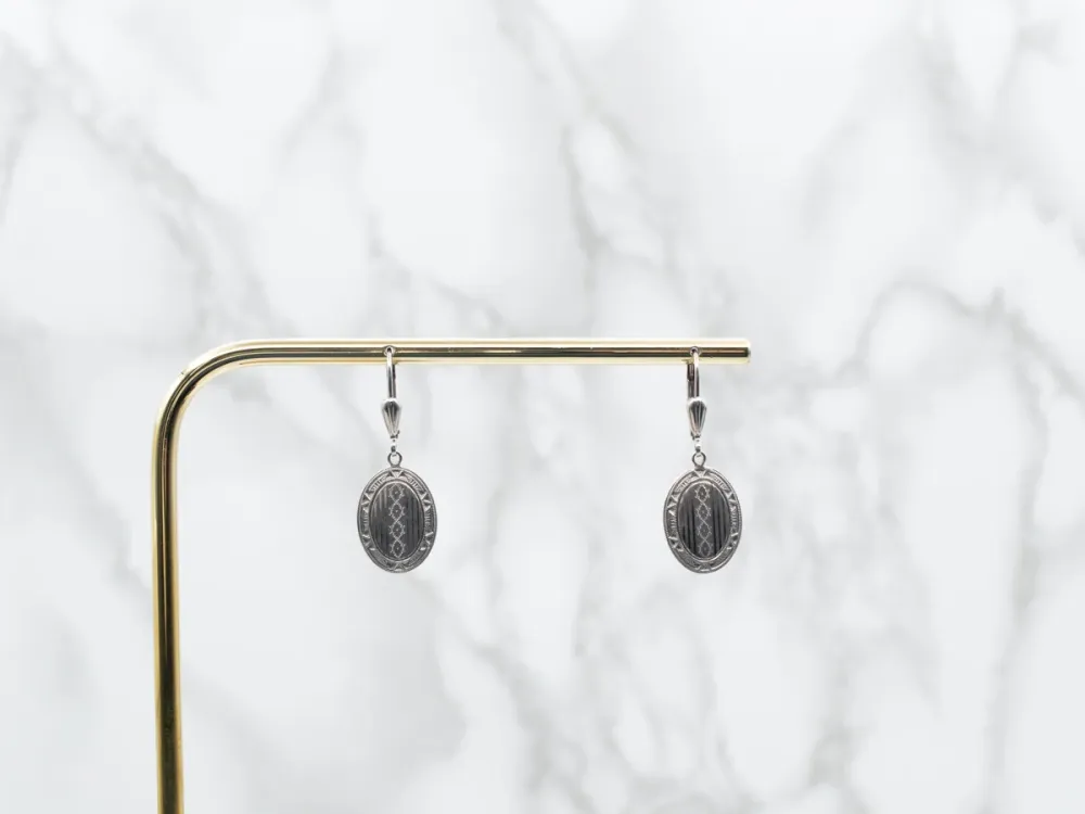 Industrieel Zwaar Belast White Gouden Etched Drop Earrings