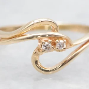 Looping Goud Dainty Diamond Bypass Ring