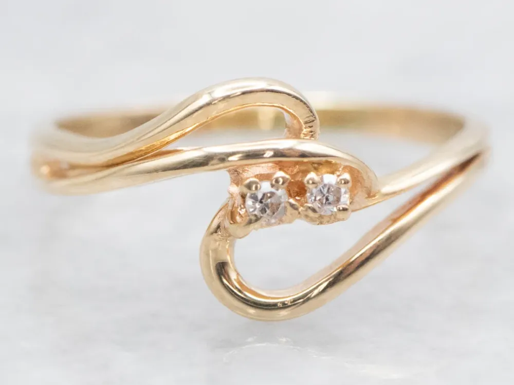 Looping Goud Dainty Diamond Bypass Ring
