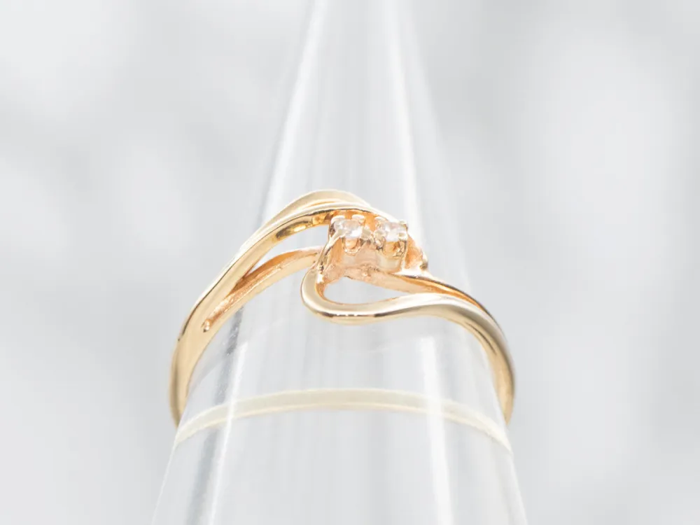 Looping Goud Dainty Diamond Bypass Ring