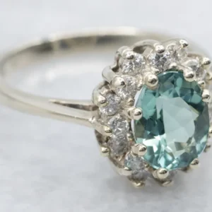 Mint Appelgroen Tourmaline and Diamond Halo Ring
